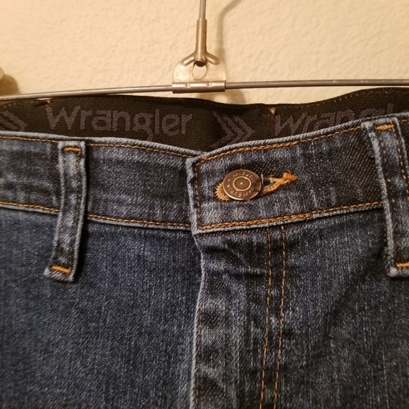 Wrangler Men's Blue Jeans NWT Men's Wrangler Relaxed Fit Comfort Flex Waistband - Picture 6 of 9